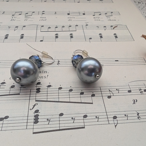 Elegant Silver and Blue Pearl Earrings - Picture 3 of 5